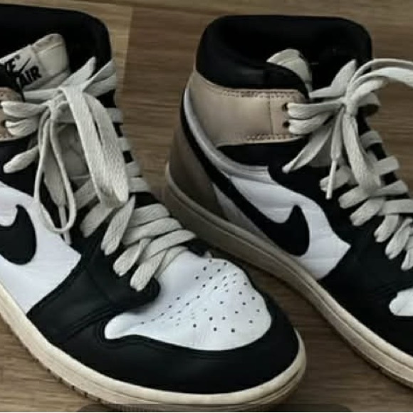 Nike Men's Black and White Sneakers with Tan Soles - Picture 6 of 9